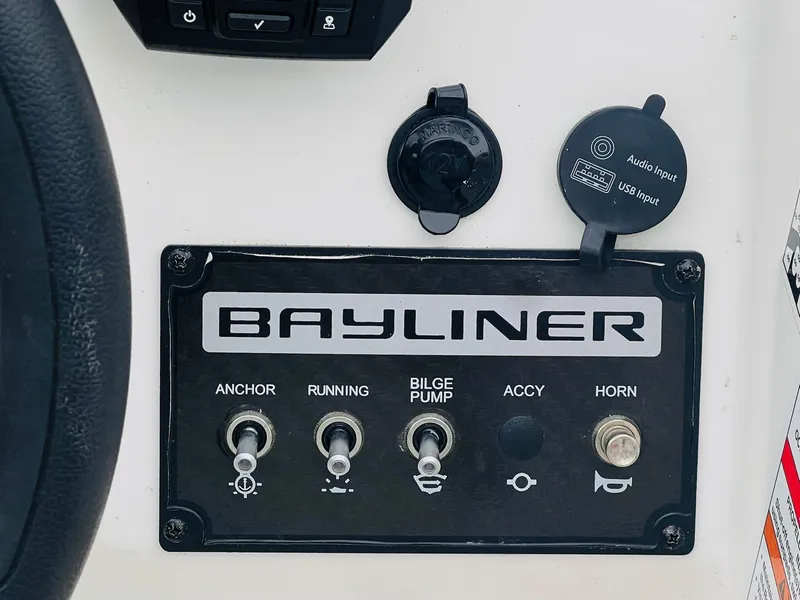 Slide: The Image of Bayliner Element M15 2023 - 10