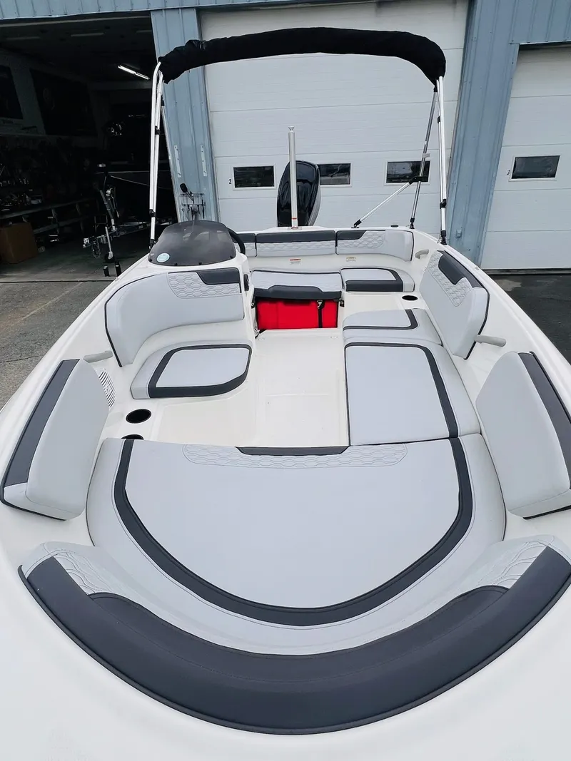 Slide: The Image of Bayliner Element M15 2023 - 13