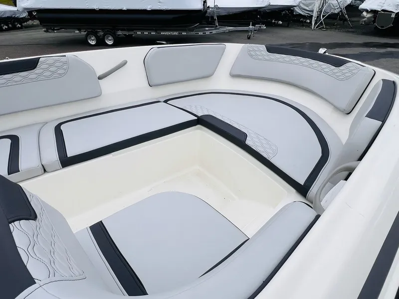 Slide: The Image of Bayliner Element M15 2023 - 14