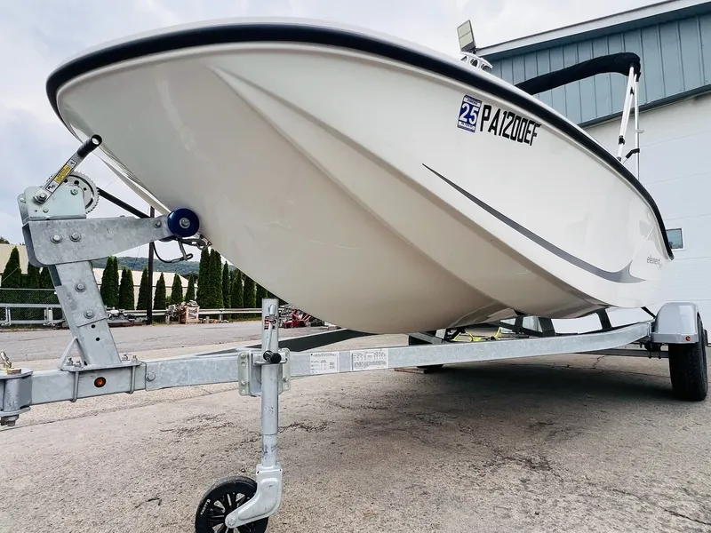 Slide: The Image of Bayliner Element M15 2023 - 17