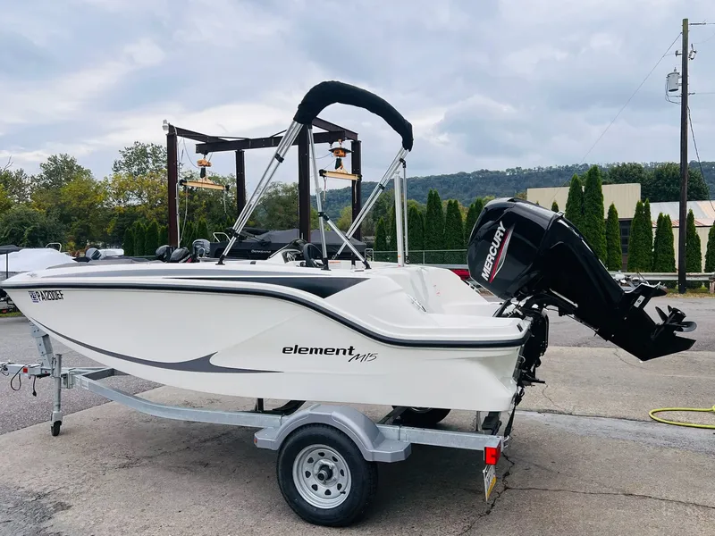 Slide: The Image of Bayliner Element M15 2023 - 19