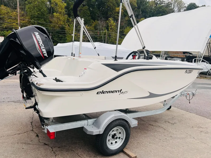 Slide: The Image of Bayliner Element M15 2023 - 2