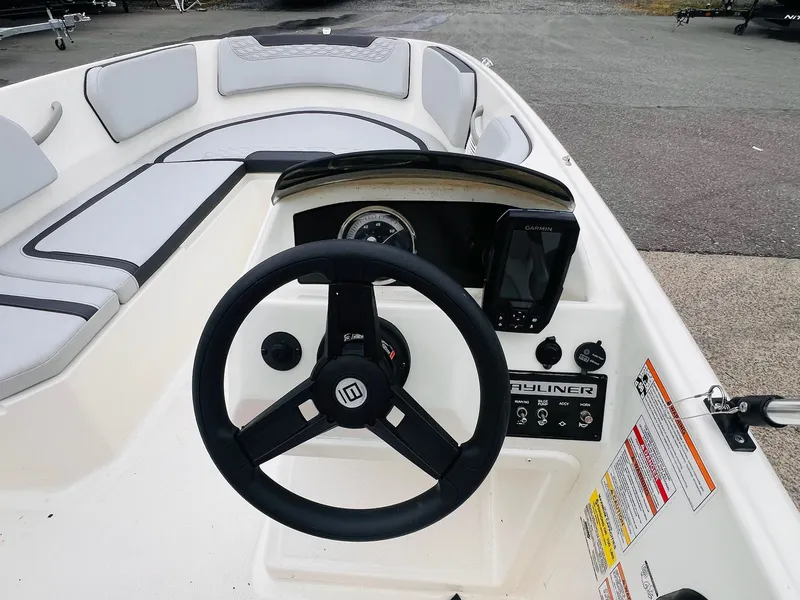 Slide: The Image of Bayliner Element M15 2023 - 26