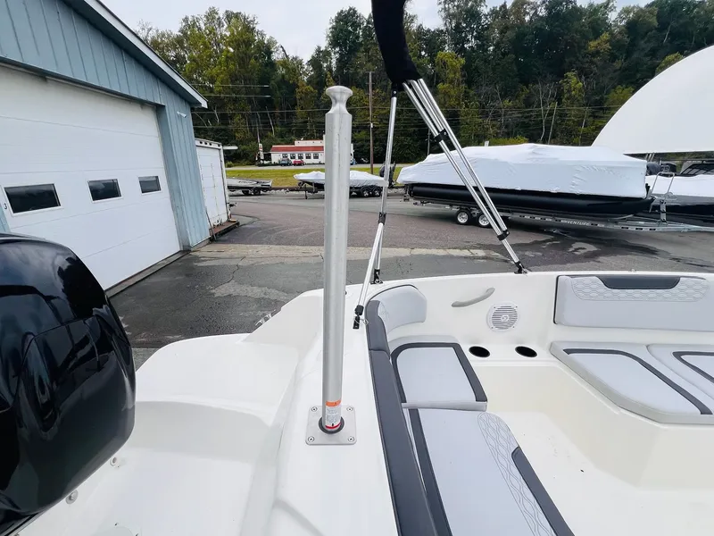 Slide: The Image of Bayliner Element M15 2023 - 4