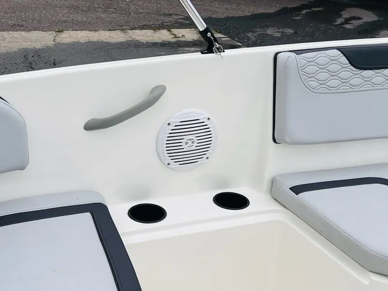 Slide: The Image of Bayliner Element M15 2023 - 5