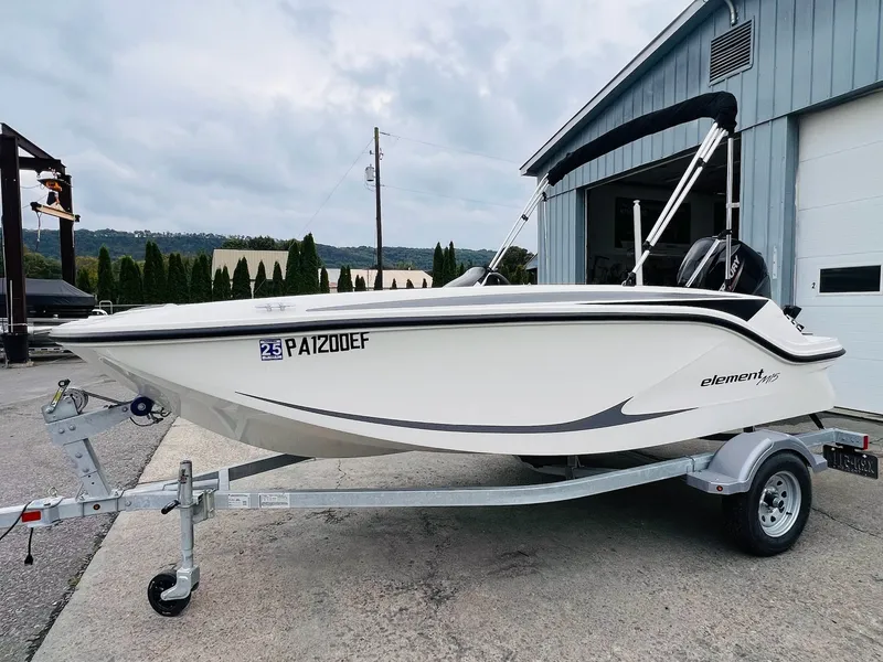 Slide: The Image of Bayliner Element M15 2023 - 6