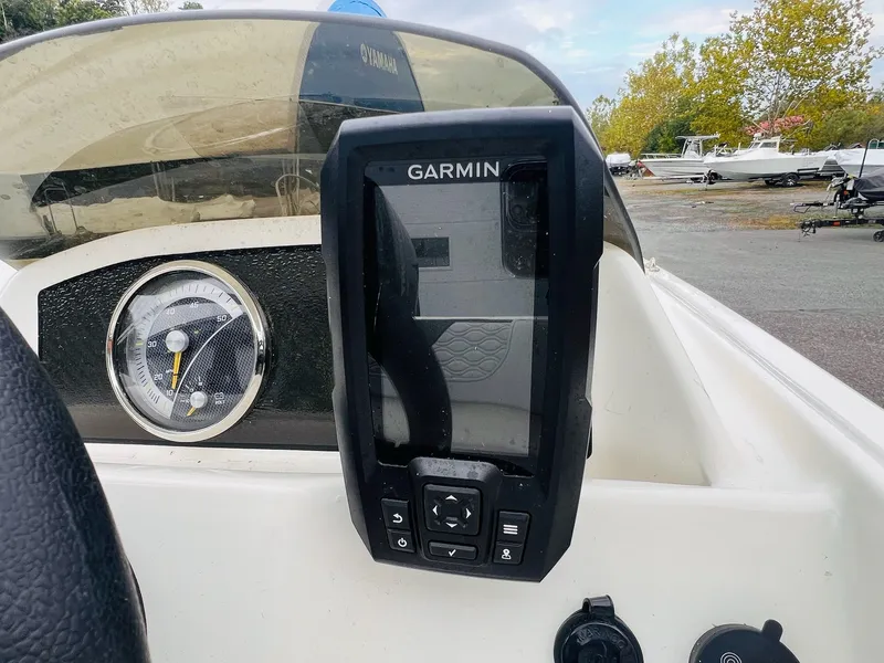 Slide: The Image of Bayliner Element M15 2023 - 9