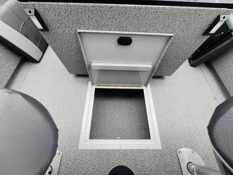 Slide: The Image of Starcraft Fishmaster 196 2025 - 10