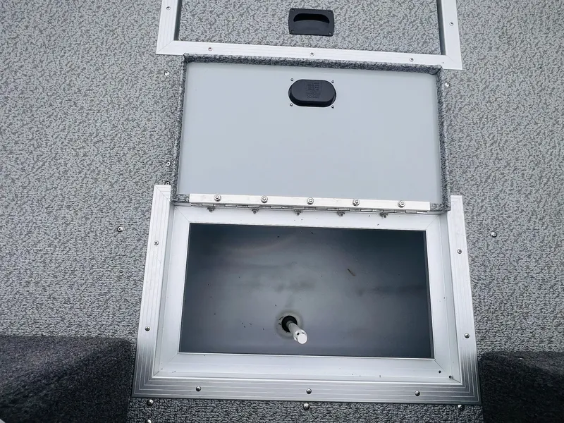 Slide: The Image of Starcraft Fishmaster 196 2025 - 13