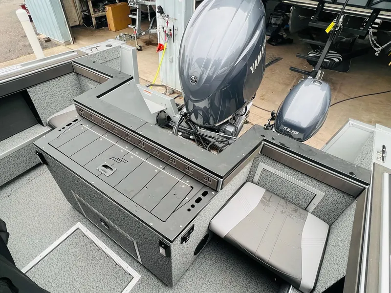 Slide: The Image of Starcraft Fishmaster 196 2025 - 18