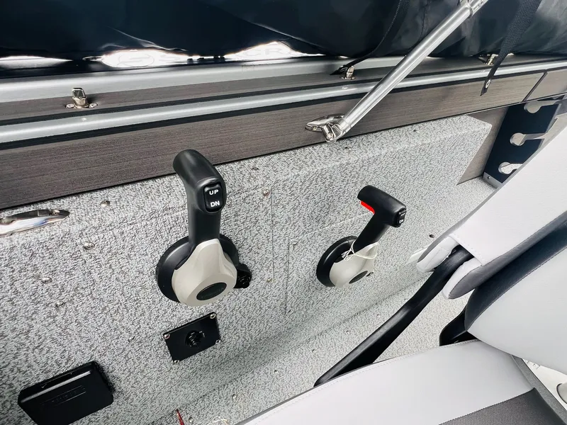 Slide: The Image of Starcraft Fishmaster 196 2025 - 22