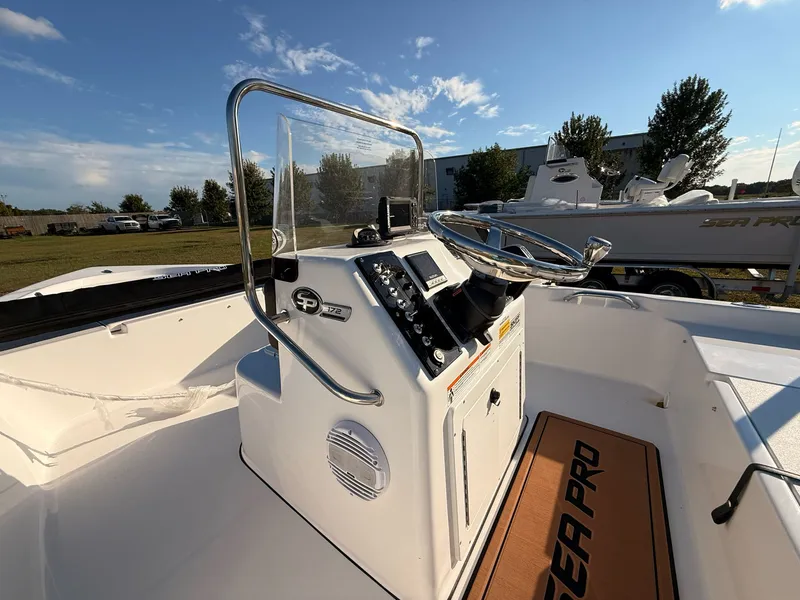 Slide: The Image of Sea Pro 172 Bay Series 2026 - 11