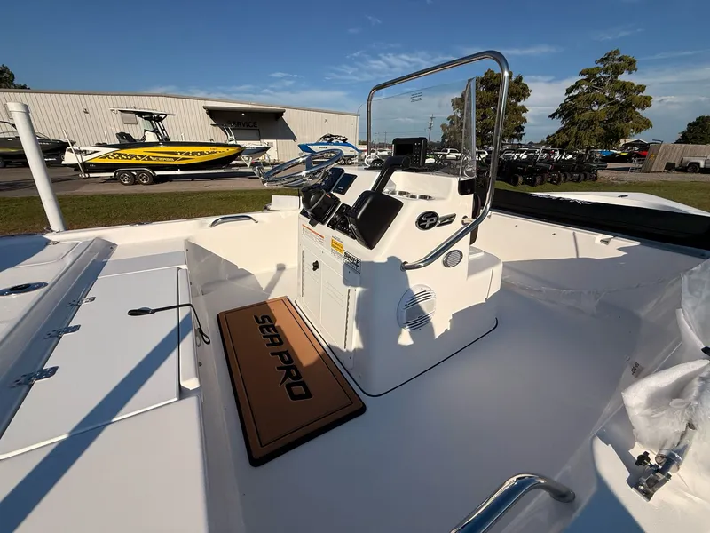 Slide: The Image of Sea Pro 172 Bay Series 2026 - 15