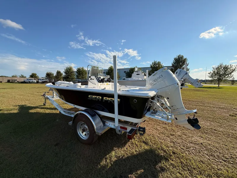 Slide: The Image of Sea Pro 172 Bay Series 2026 - 5