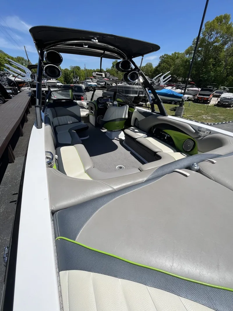 Slide: The Image of Malibu W247LSV 2014 - 10