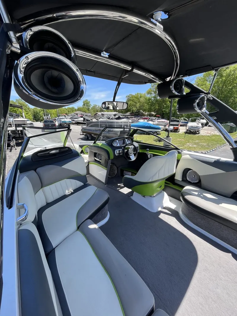 Slide: The Image of Malibu W247LSV 2014 - 11