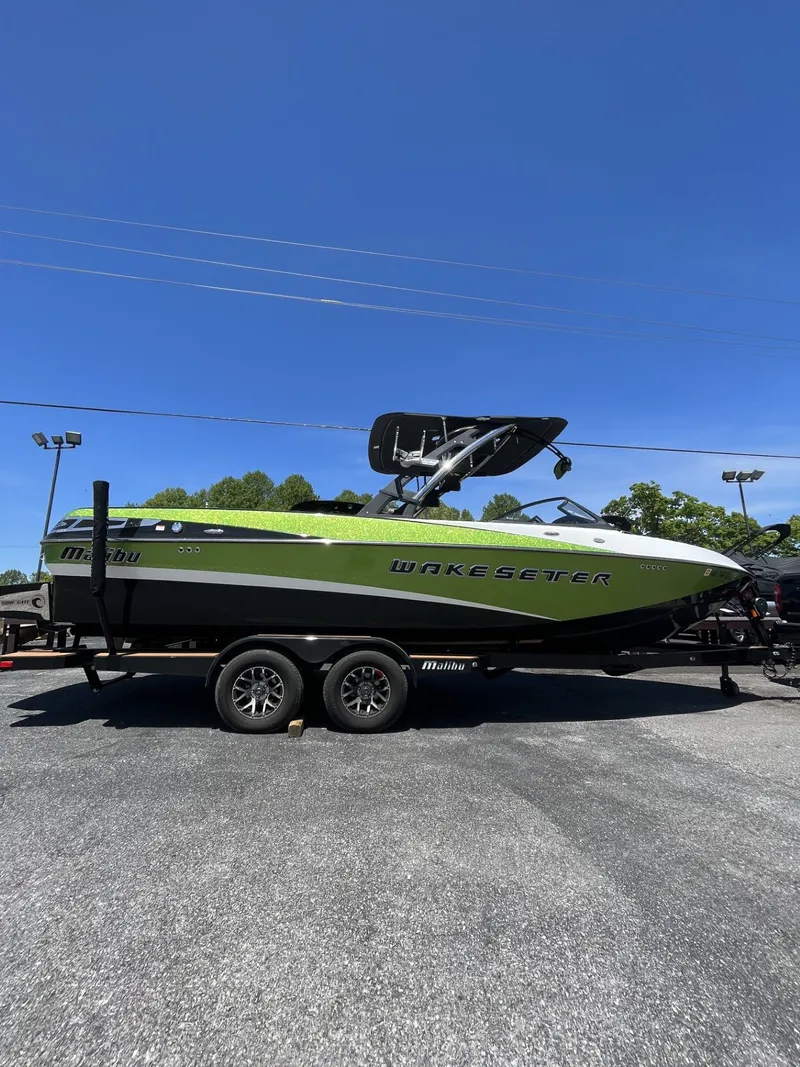 Slide: The Image of Malibu W247LSV 2014 - 2