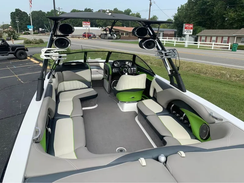 Slide: The Image of Malibu W247LSV 2014 - 3