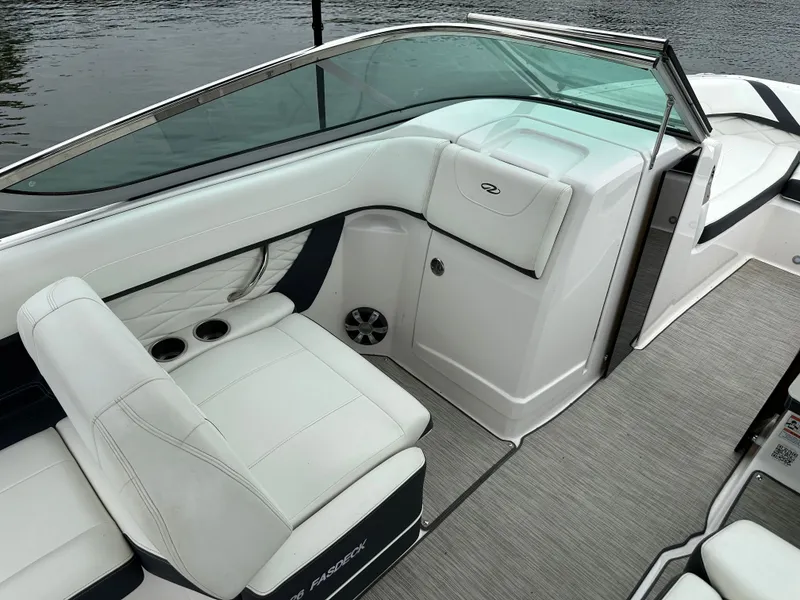 Slide: The Image of Regal 26 FasDeck 2018 - 10