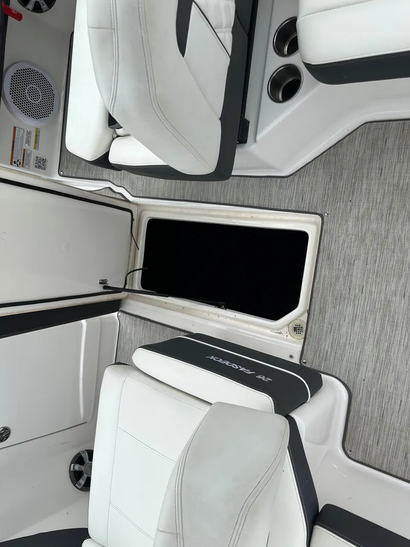 Slide: The Image of Regal 26 FasDeck 2018 - 20