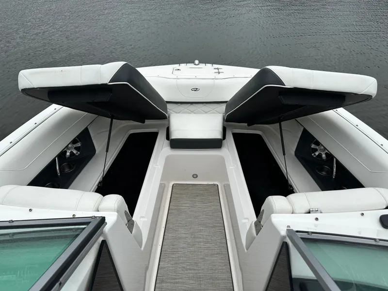 Slide: The Image of Regal 26 FasDeck 2018 - 22