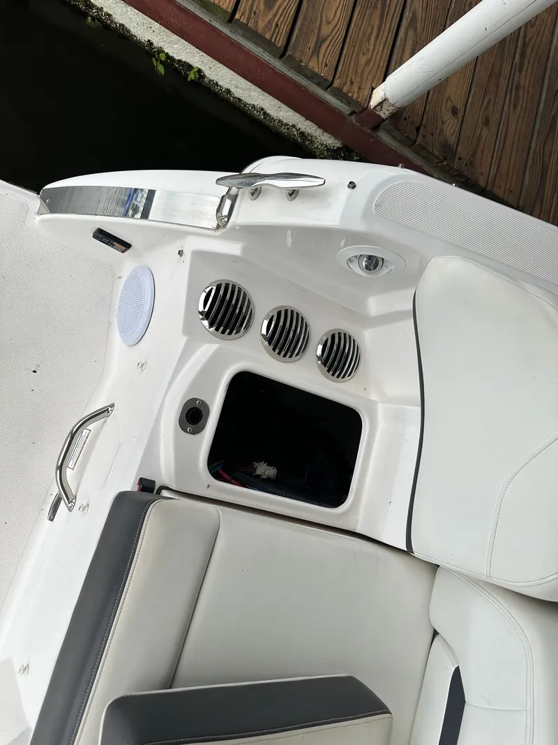 Slide: The Image of Regal 26 FasDeck 2018 - 24