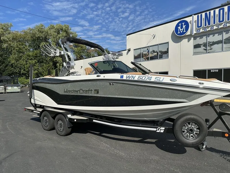 Slide: The Image of MasterCraft XT22 2019 - 1