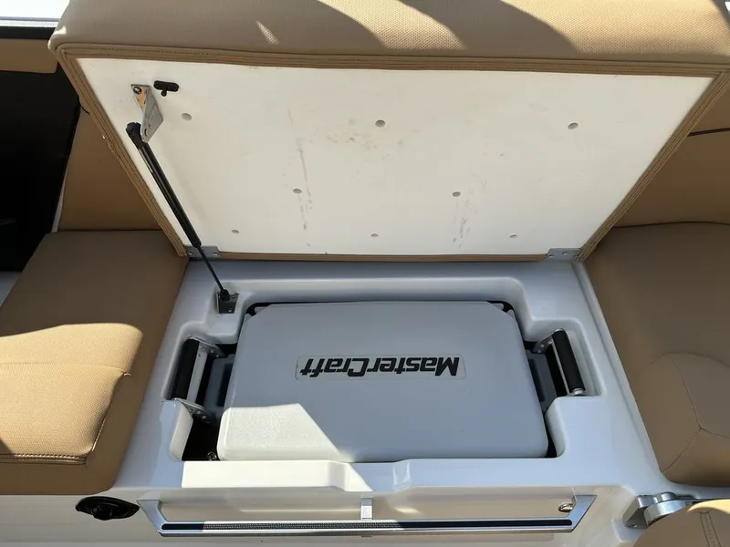 Slide: The Image of MasterCraft XT22 2019 - 12
