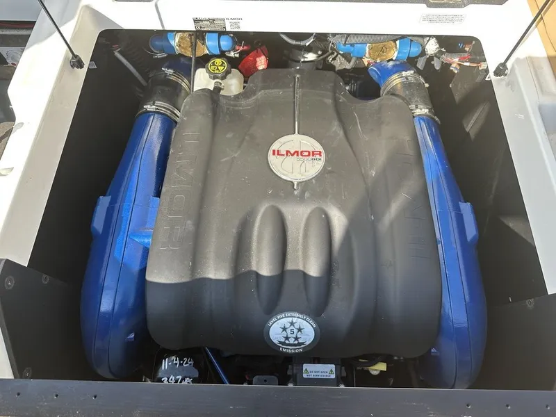 Slide: The Image of MasterCraft XT22 2019 - 13