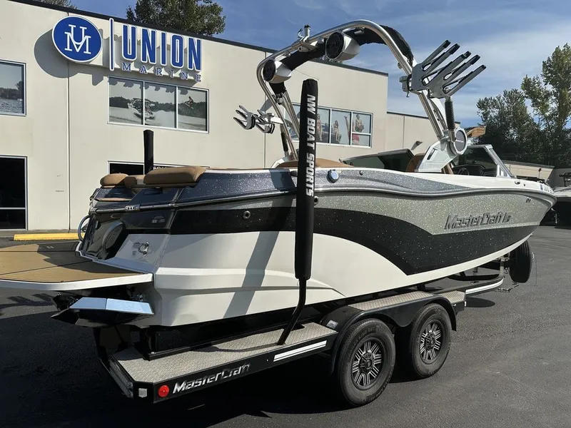 Slide: The Image of MasterCraft XT22 2019 - 2