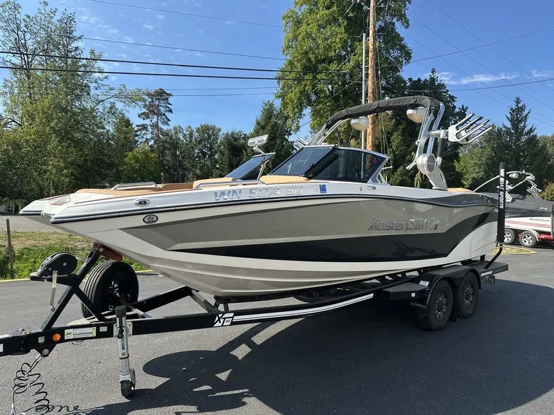 Slide: The Image of MasterCraft XT22 2019 - 3