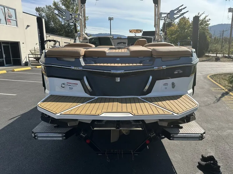 Slide: The Image of MasterCraft XT22 2019 - 4