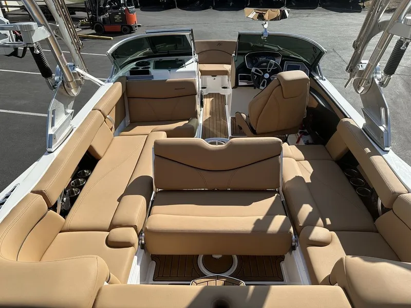 Slide: The Image of MasterCraft XT22 2019 - 5