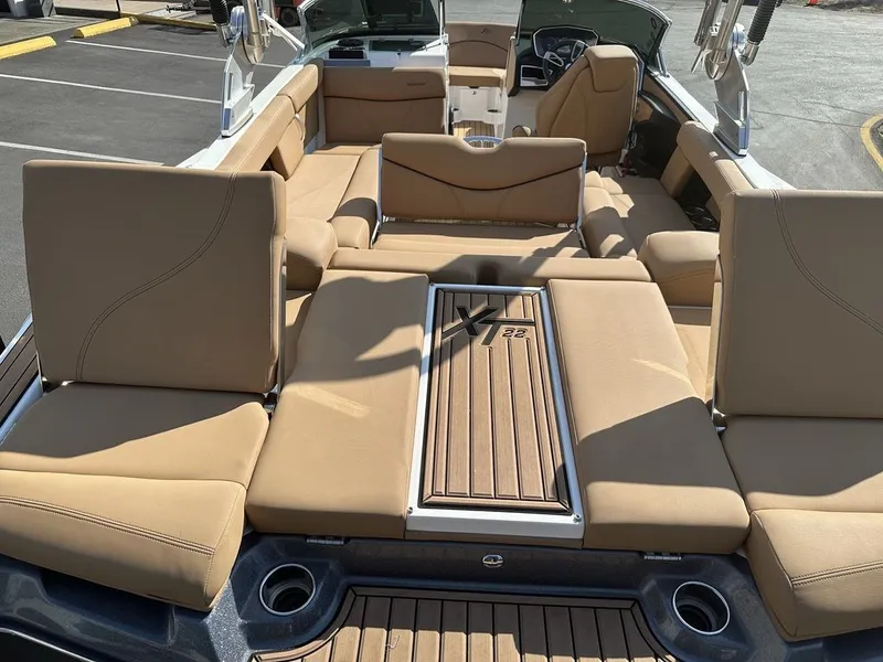 Slide: The Image of MasterCraft XT22 2019 - 6