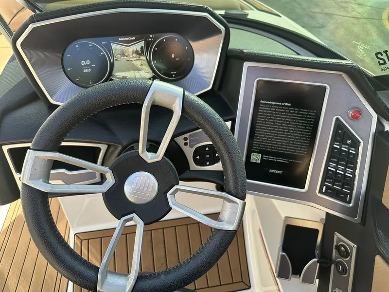 Slide: The Image of MasterCraft XT22 2019 - 7