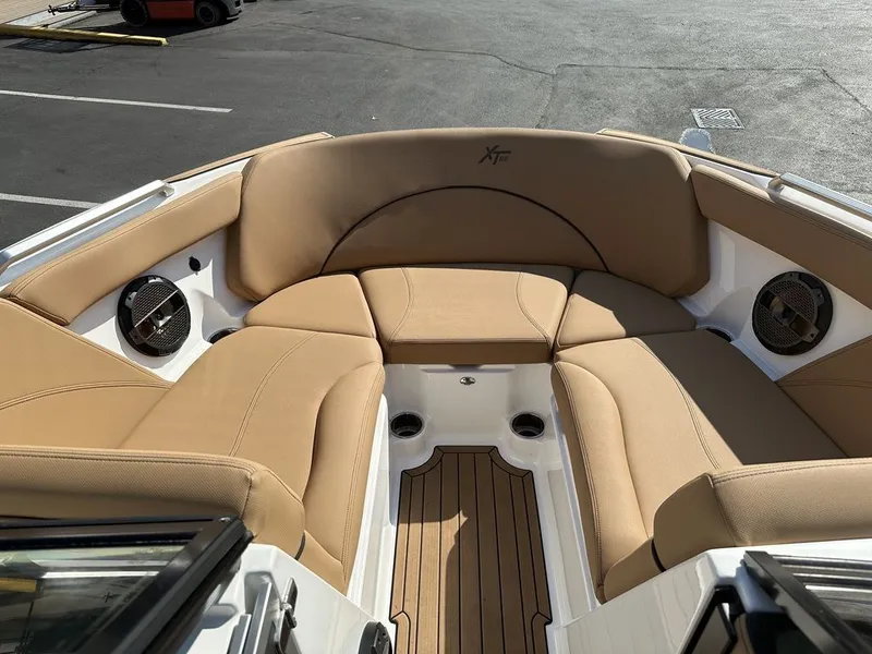 Slide: The Image of MasterCraft XT22 2019 - 8