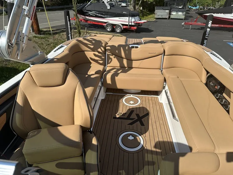 Slide: The Image of MasterCraft XT22 2019 - 9