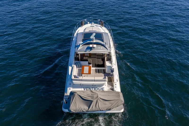 Slide: The Image of Sea Ray Sundancer 510 Signature 2018 - 17