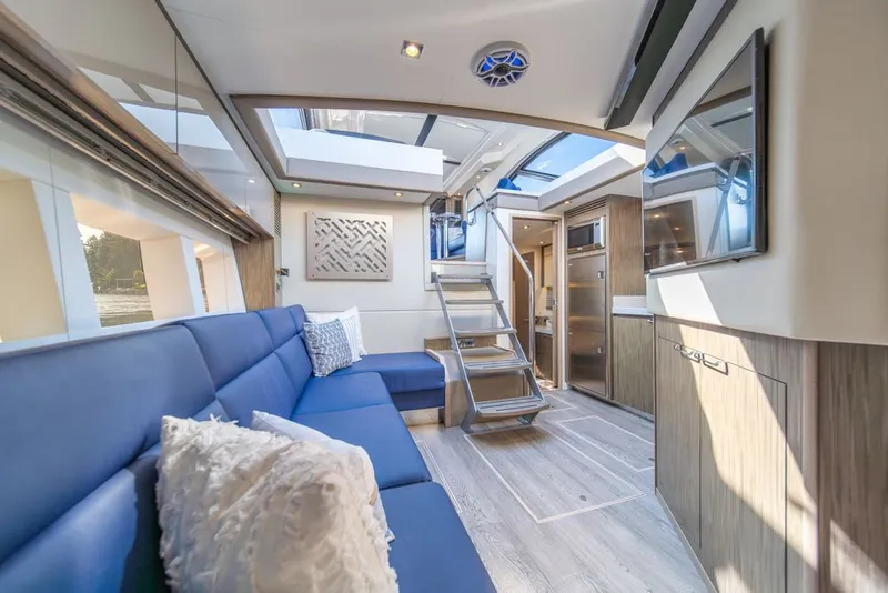 Slide: The Image of Sea Ray Sundancer 510 Signature 2018 - 28