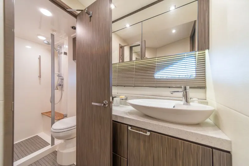 Slide: The Image of Sea Ray Sundancer 510 Signature 2018 - 36