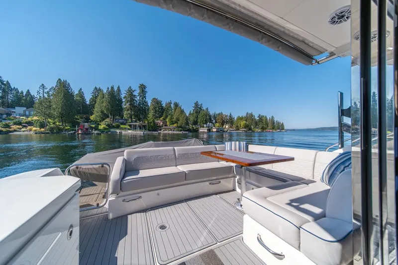 Slide: The Image of Sea Ray Sundancer 510 Signature 2018 - 43