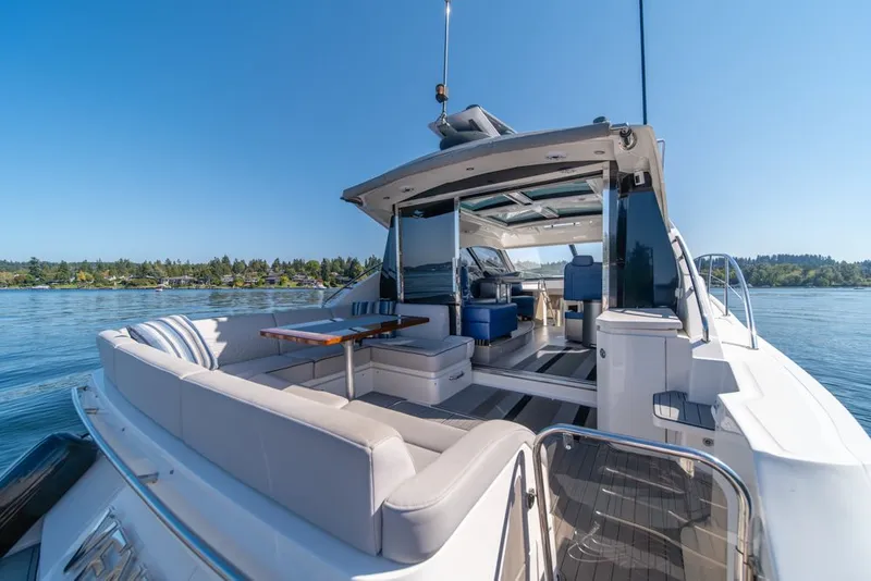 Slide: The Image of Sea Ray Sundancer 510 Signature 2018 - 44