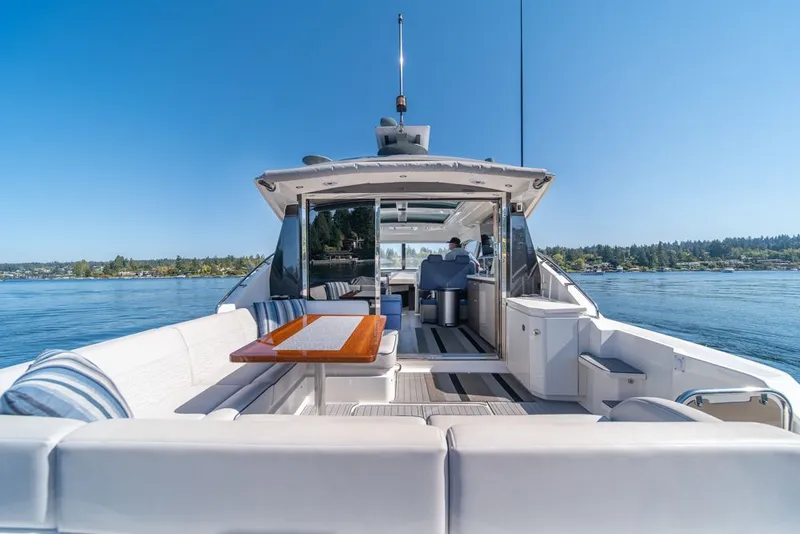 Slide: The Image of Sea Ray Sundancer 510 Signature 2018 - 45