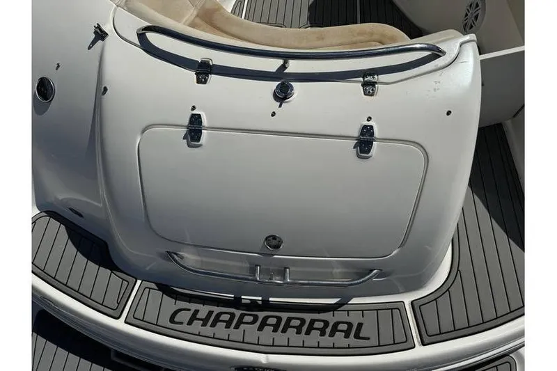 Slide: The Image of 2004 Chaparral Sunesta 254 boat stern with logo and swim platform. - 8