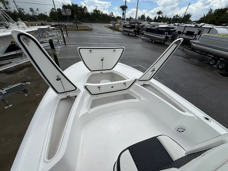 Slide: The Image of Tidewater 2410 Bay Max 2026 - 10