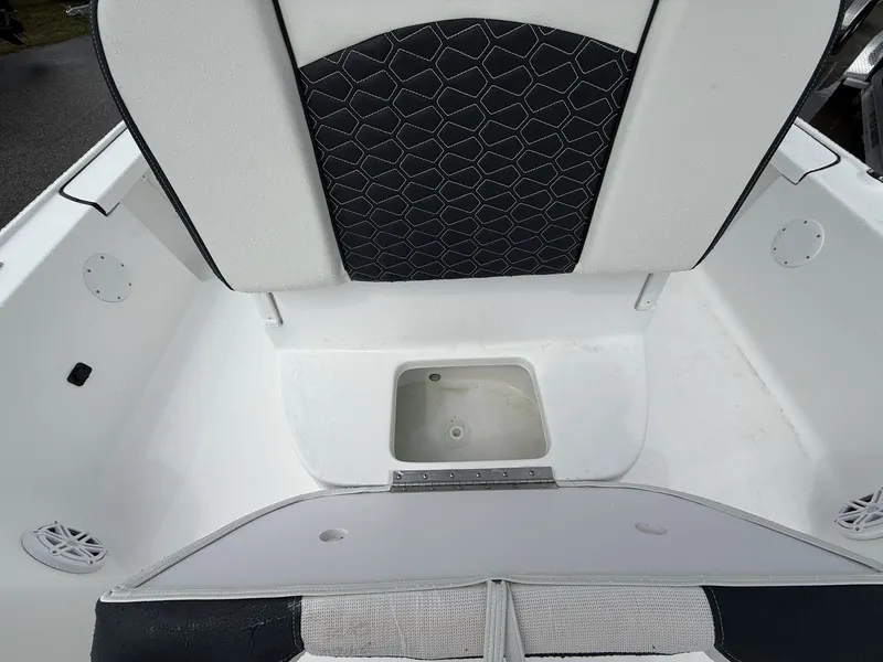 Slide: The Image of Tidewater 2410 Bay Max 2026 - 9