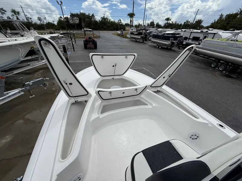Slide: The Image of Tidewater 2410 Bay Max 2026 - 9
