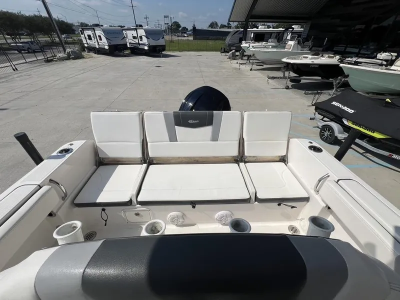 Slide: The Image of Robalo R230 Center Console 2023 - 9
