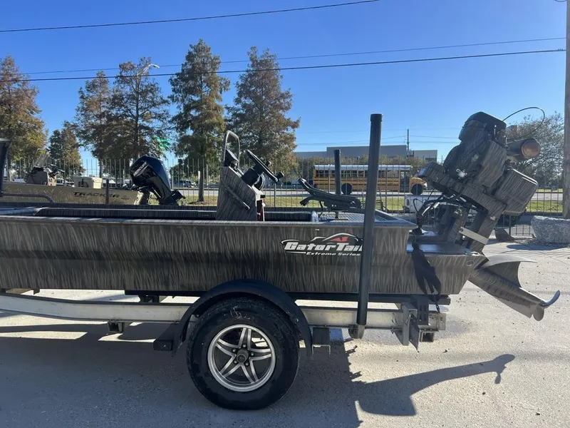 Slide: The Image of Gator-Tail 1754 Extreme 2017 - 5