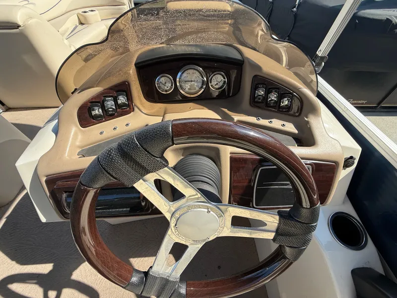 Slide: The Image of Bennington 2274GLi 2011 - 7